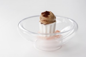 Cupcake fundente de Yogur con ganache de avellanas, aire de café y pomelo rosa